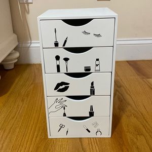 Woman or children organizer drawers!